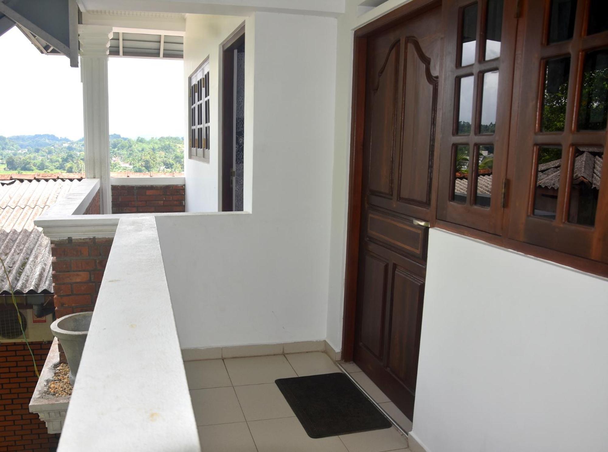 Hotel Rathna Gems Halt Ratnapura Esterno foto