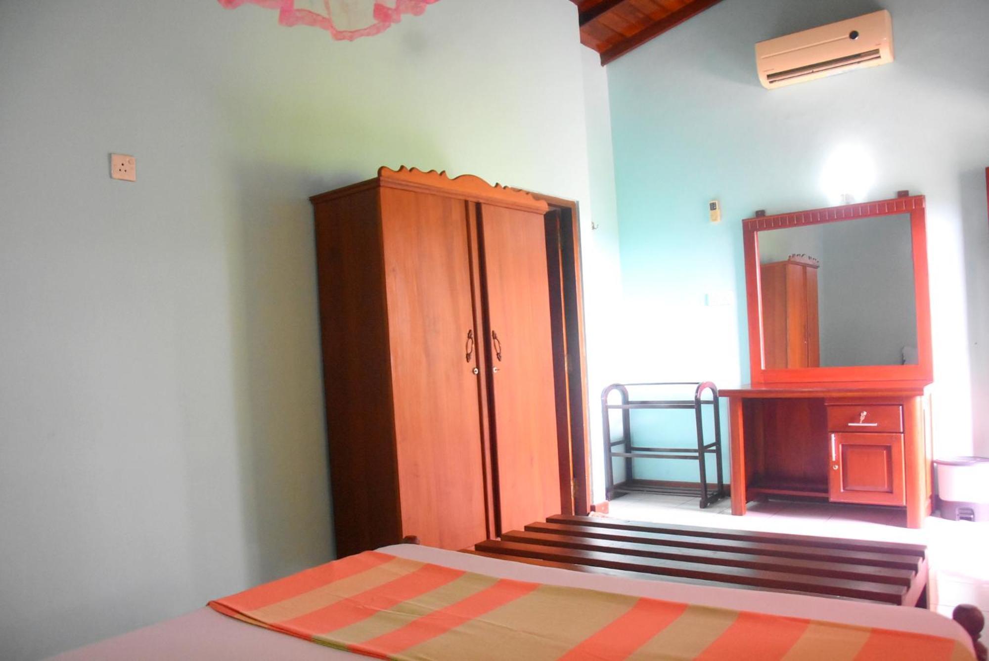 Hotel Rathna Gems Halt Ratnapura Esterno foto