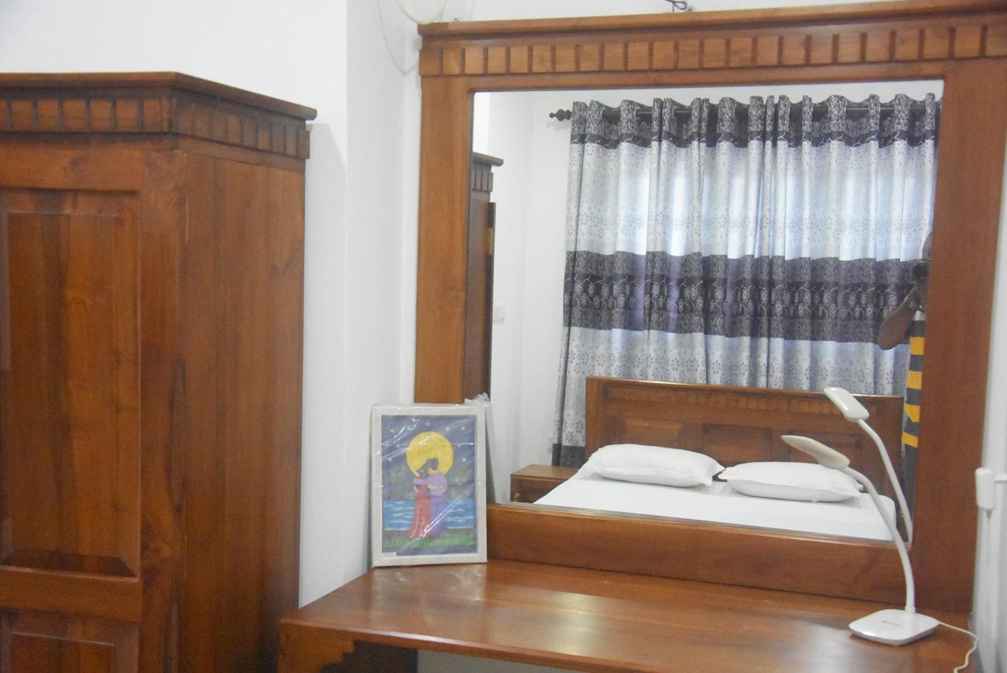 Hotel Rathna Gems Halt Ratnapura Esterno foto