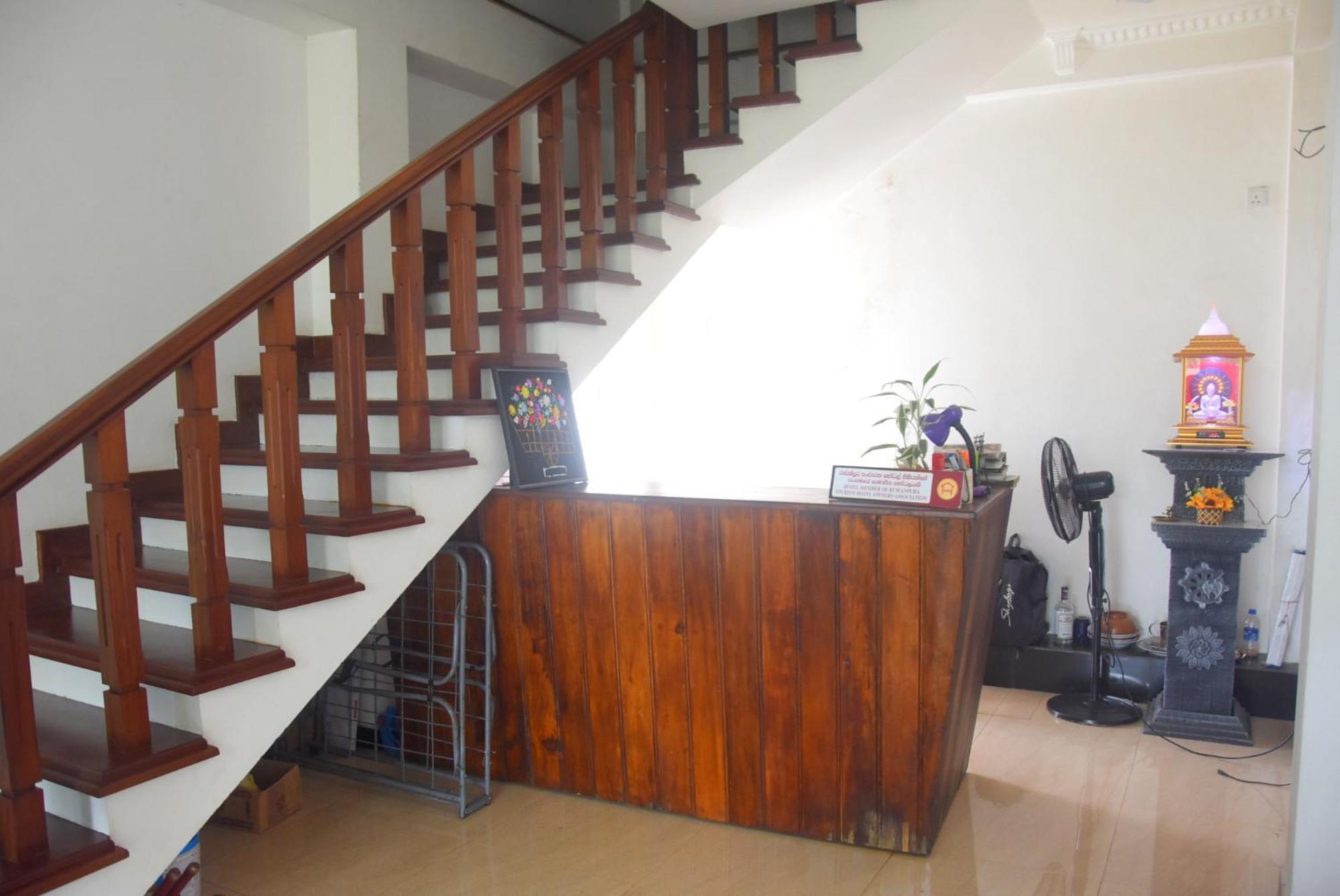 Hotel Rathna Gems Halt Ratnapura Esterno foto