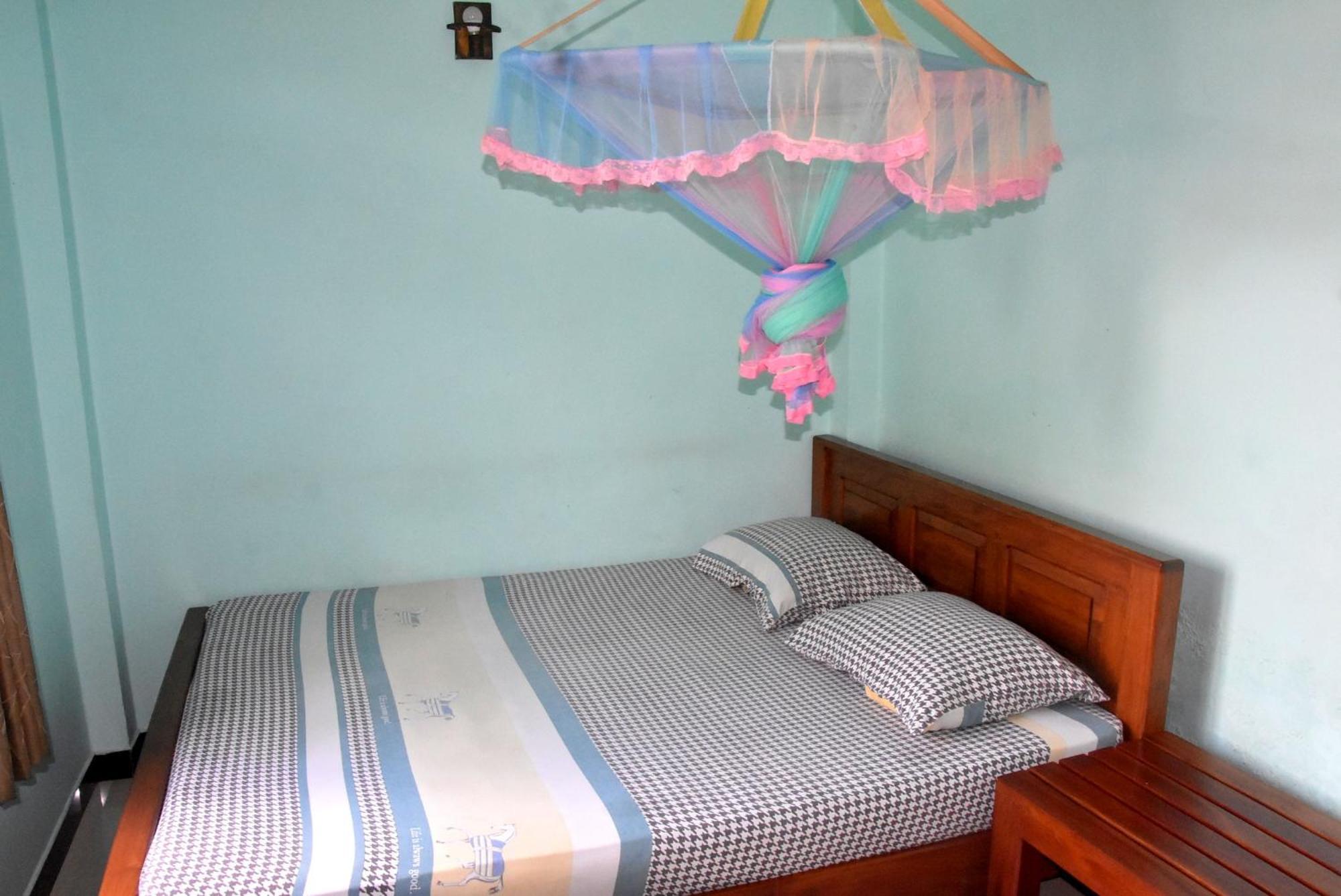 Hotel Rathna Gems Halt Ratnapura Esterno foto