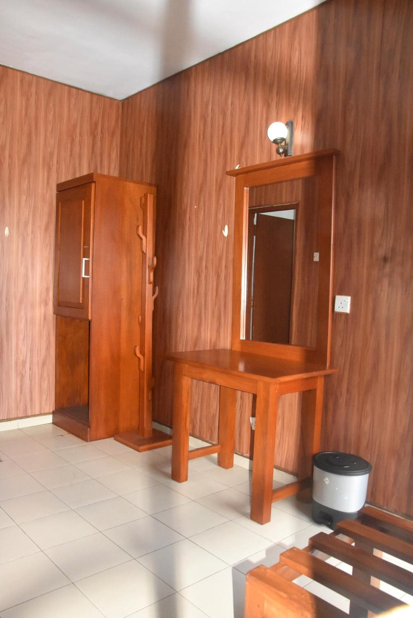 Hotel Rathna Gems Halt Ratnapura Esterno foto