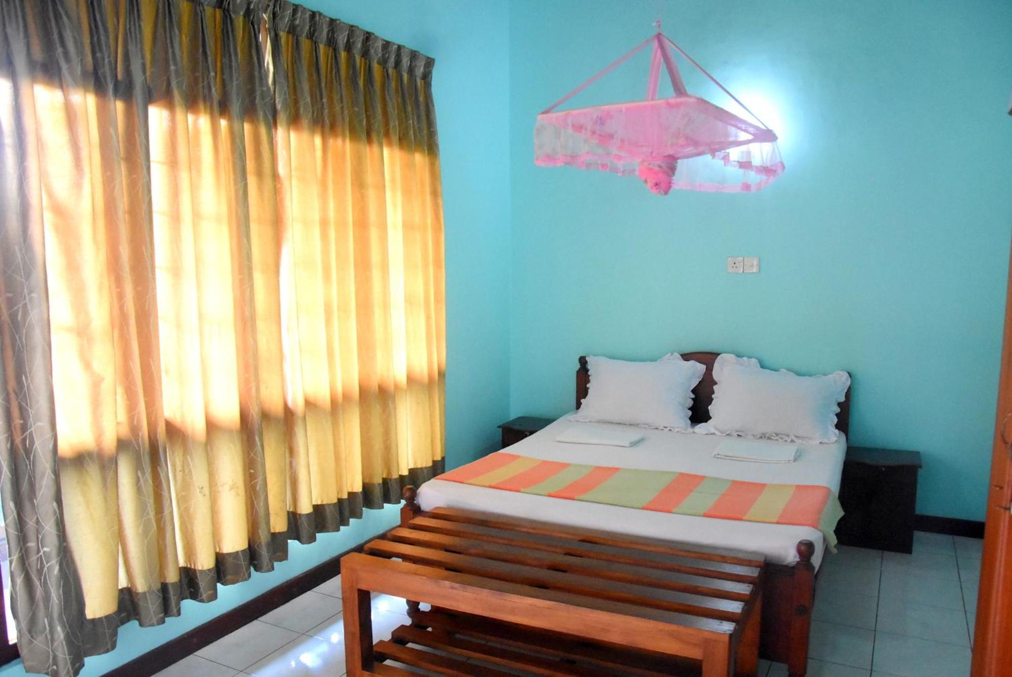 Hotel Rathna Gems Halt Ratnapura Esterno foto