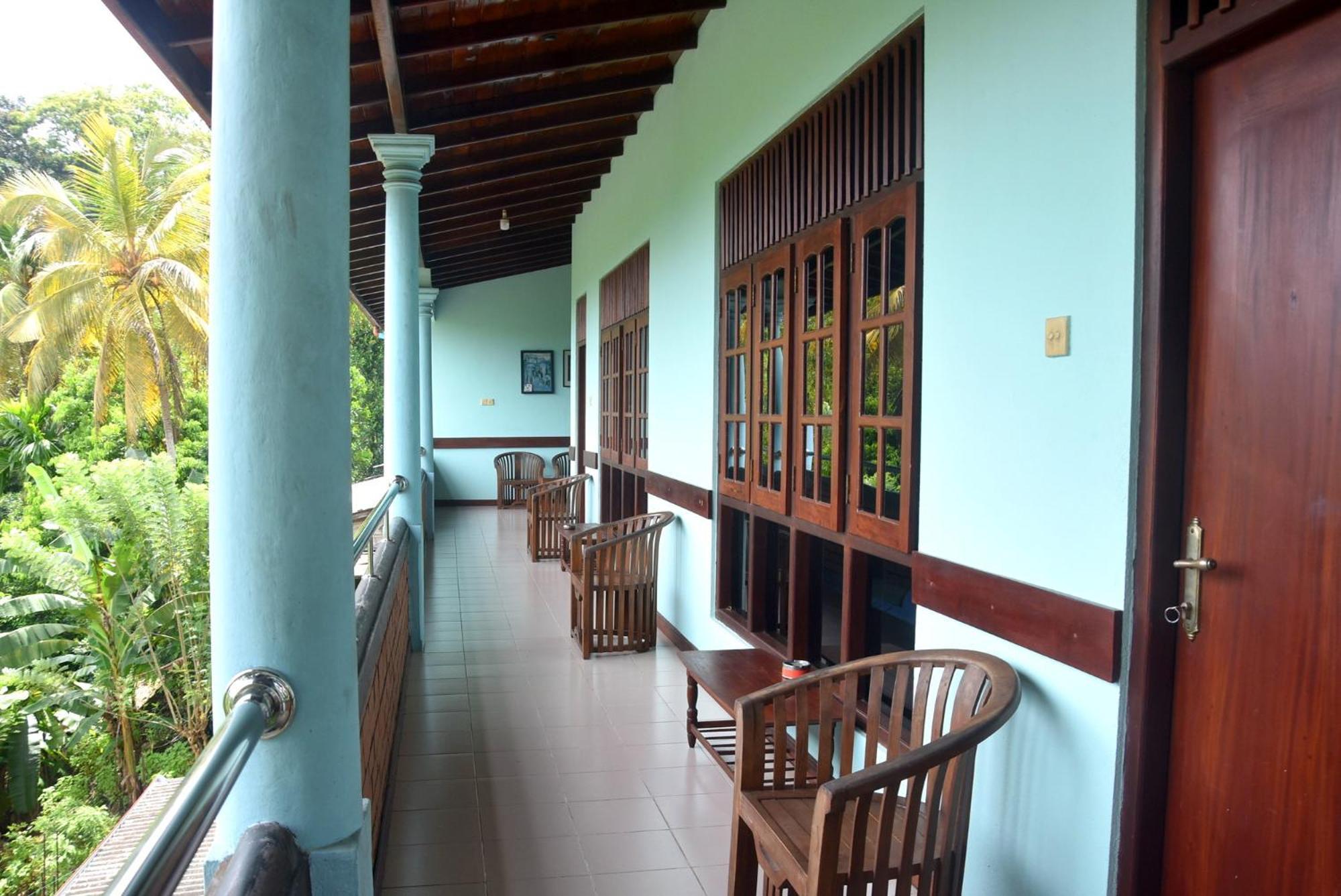 Hotel Rathna Gems Halt Ratnapura Esterno foto