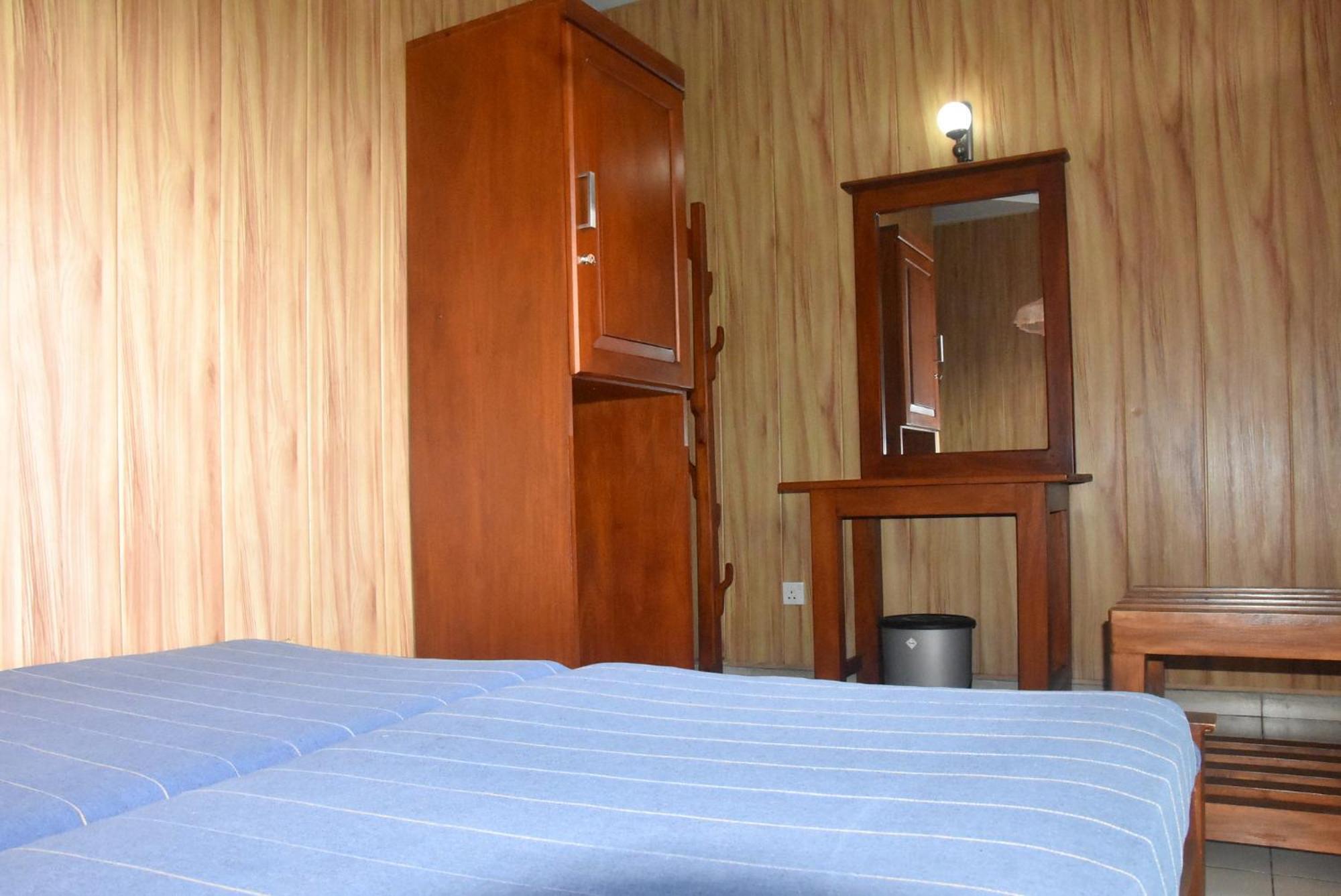 Hotel Rathna Gems Halt Ratnapura Esterno foto