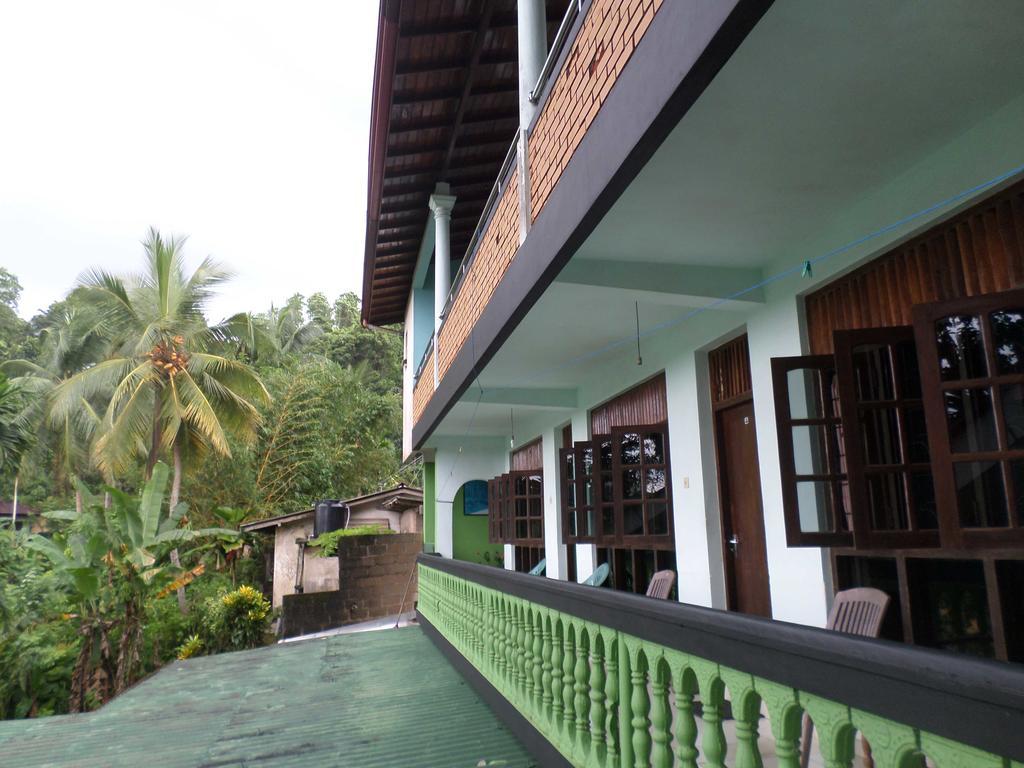 Hotel Rathna Gems Halt Ratnapura Esterno foto