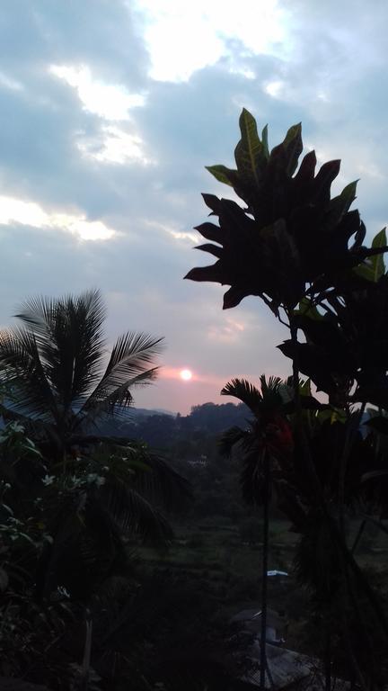 Hotel Rathna Gems Halt Ratnapura Esterno foto