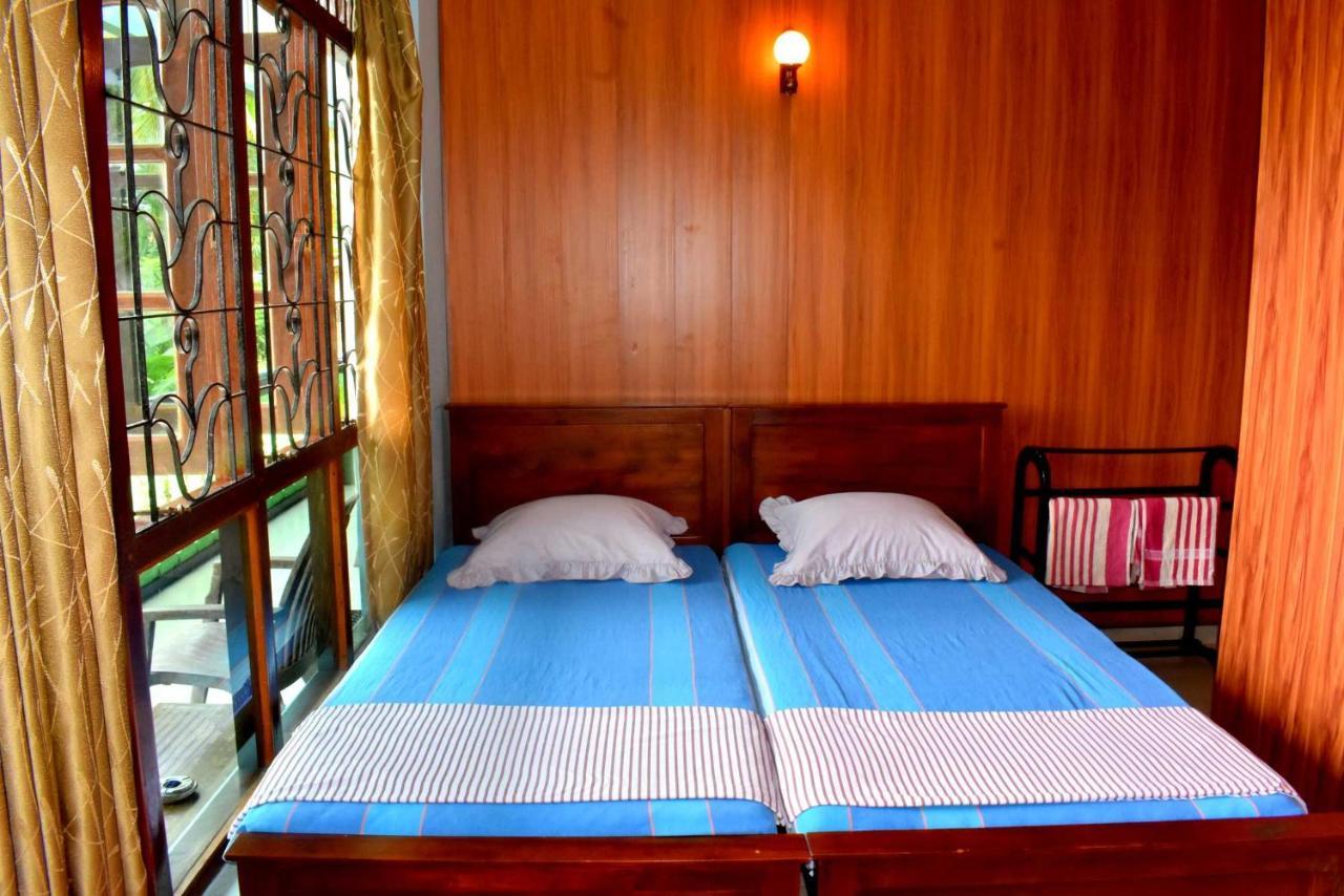 Hotel Rathna Gems Halt Ratnapura Esterno foto