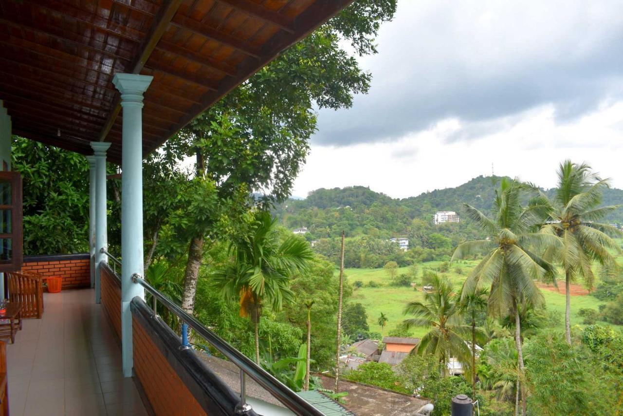 Hotel Rathna Gems Halt Ratnapura Esterno foto