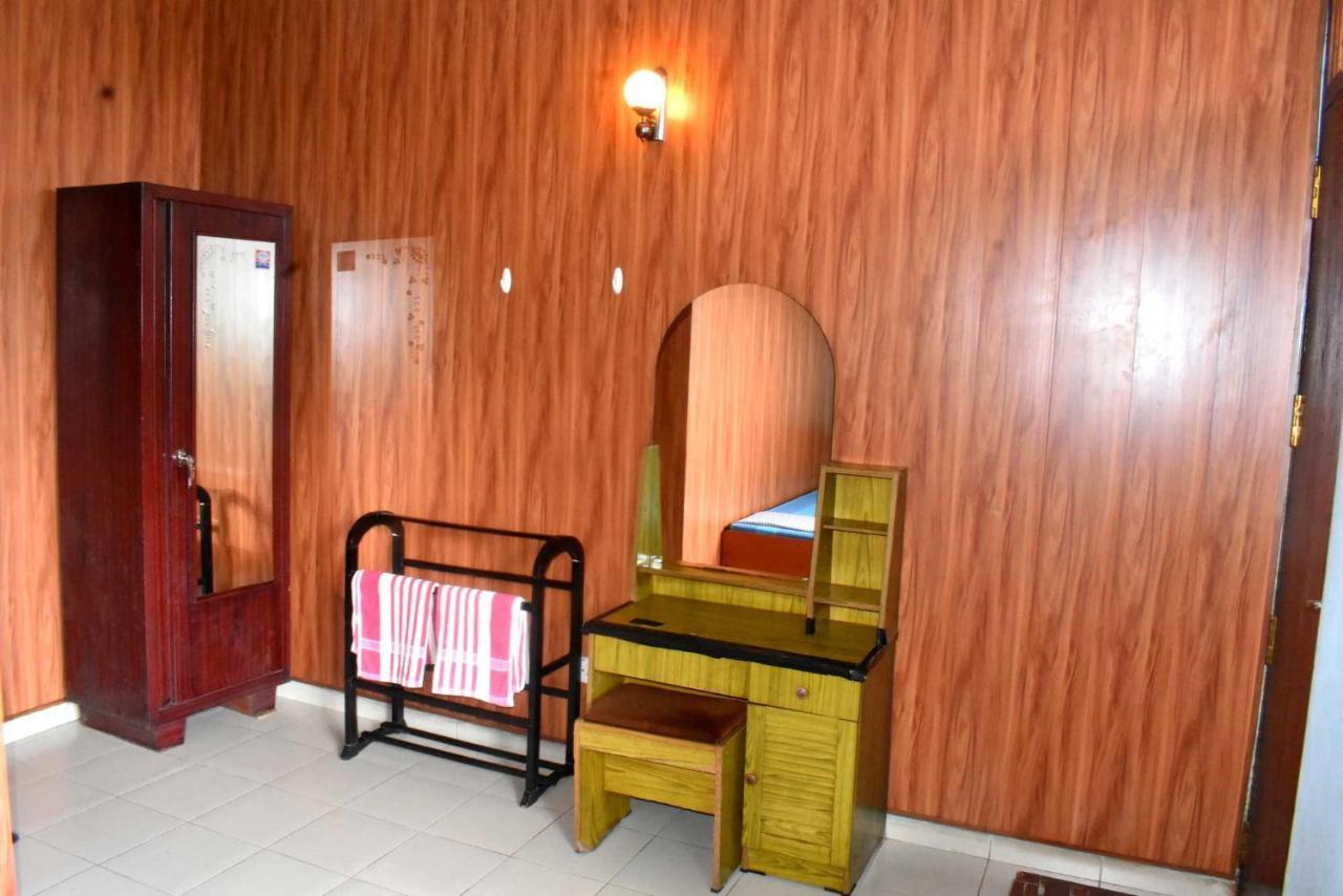 Hotel Rathna Gems Halt Ratnapura Esterno foto