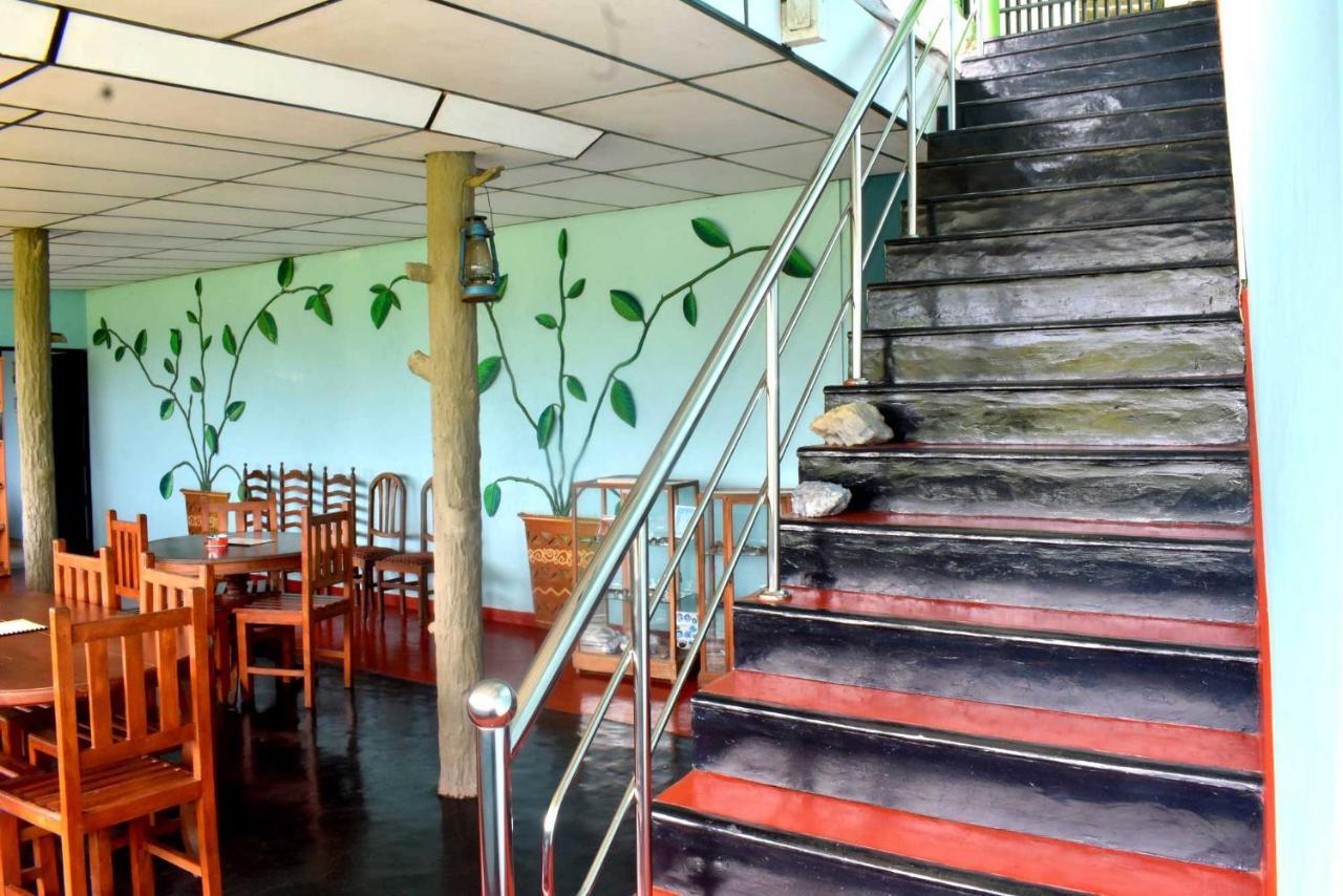 Hotel Rathna Gems Halt Ratnapura Esterno foto