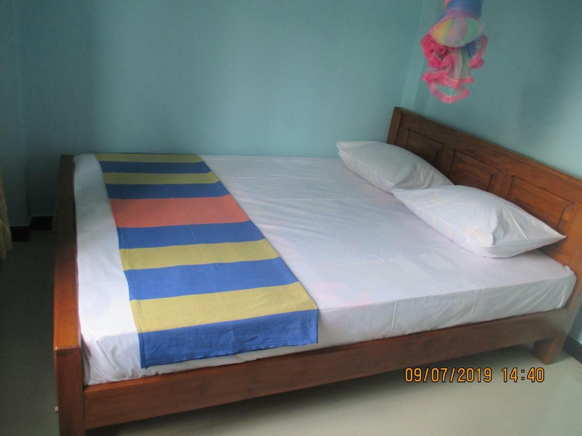 Hotel Rathna Gems Halt Ratnapura Esterno foto